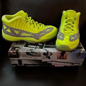 AIR JORDAN 11 LOW IE “VOLT” SIZE 9 PRE-OWNED FROM 2018 READ DESCRIPTION FIRST!